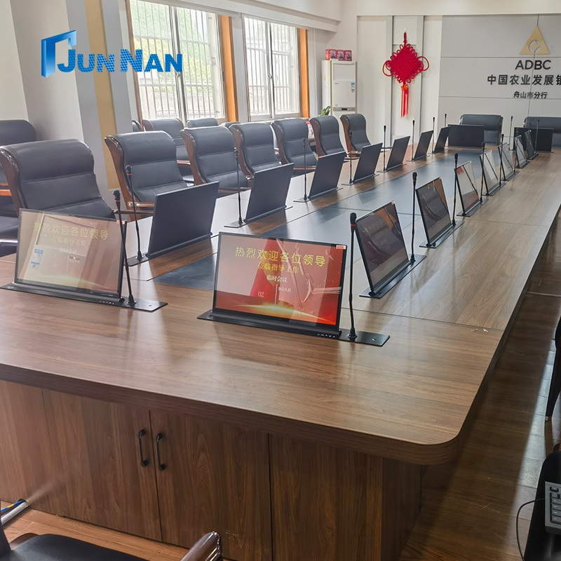 Банка инсталира лифт без хартија конференција